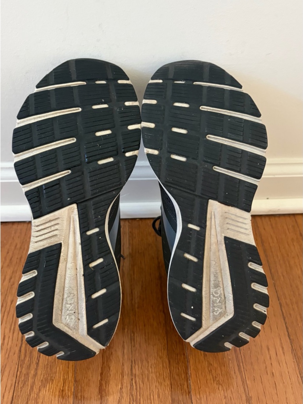 Brooks Women’s Signal 2 running shoe. Size 9.
. - Picture 6 of 8